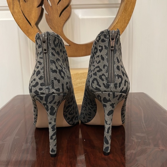 G.I.L.I Cheetah Print Leather High Heel Booties 9.5 (US) black & grey - Picture 4 of 8